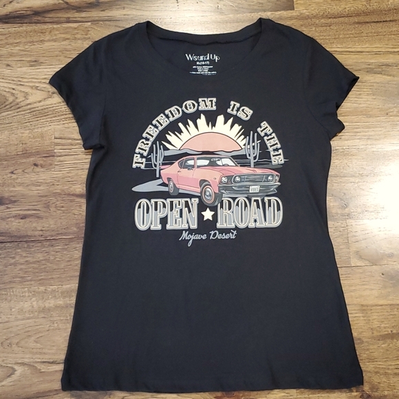 Wound Up Tops - Women Wound Up "Freedom is the Open Road" graphic tshirt size XL